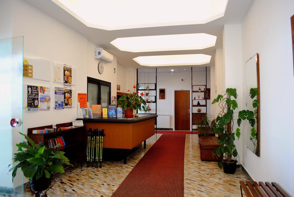 Hotel Bristol 莱圭利亚 外观 照片