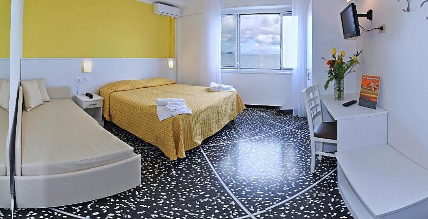 Hotel Bristol 莱圭利亚 外观 照片